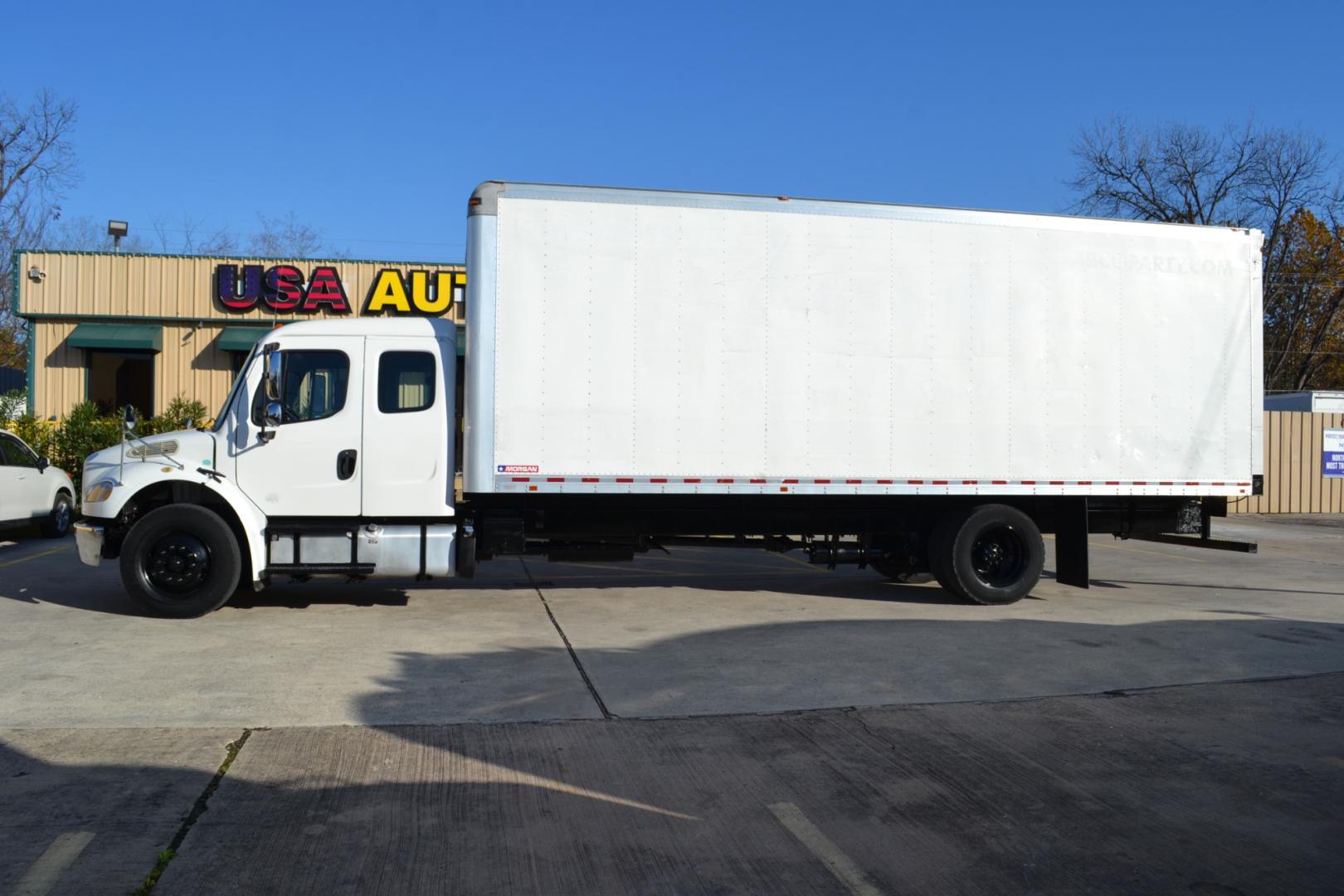 2017 WHITE /BLACK FREIGHTLINER M2-106 with an CUMMINS ISB 6.7L 260HP engine, ALLISON 2500RDS AUTOMATIC transmission, located at 9172 North Fwy, Houston, TX, 77037, (713) 910-6868, 29.887470, -95.411903 - Photo#3